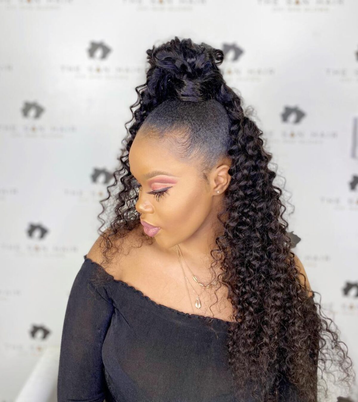 Bob Cuts Hair Salon | Category: Pondo & Gel Up-do 💃💃💃 Get this gorgeous  Afro Bun for only R450 🔥🔥🔥. Special available in ALL our branches�... |  Instagram